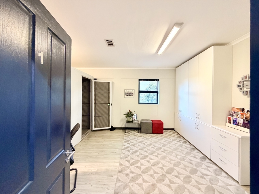 Commercial Property for Sale in Westcliff Western Cape